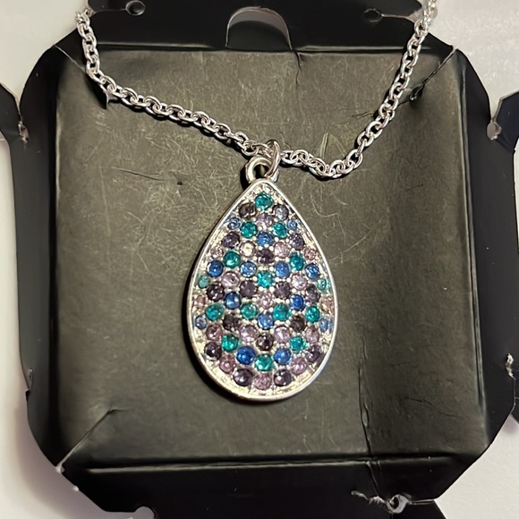 Avon Pastel Pave (Violet/Aqua/Sapphire & Tanzanite) Silver-Tone Pendant Necklace - Picture 5 of 13